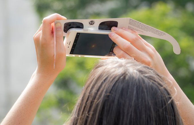 Auch für die Handykamera sollte ein Filter benutzt werden.<span class='image-autor'>Foto: Micha Weber / shutterstock.com</span>