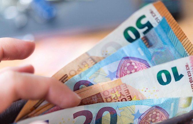Viele Bürger kommen nur mit Mühe finanziell zurande.<span class='image-autor'>Foto: dpa/Monika Skolimowska</span>