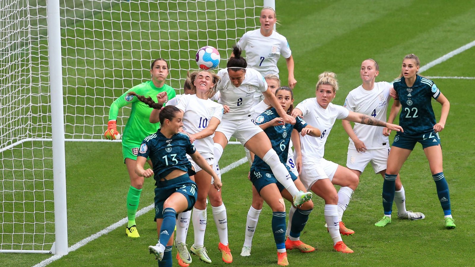 So richtig wollte der Groschen bei den DFB-Frauen in der  ersten Spielhälfte nicht fallen.Foto: AFP/LINDSEY PARNABY