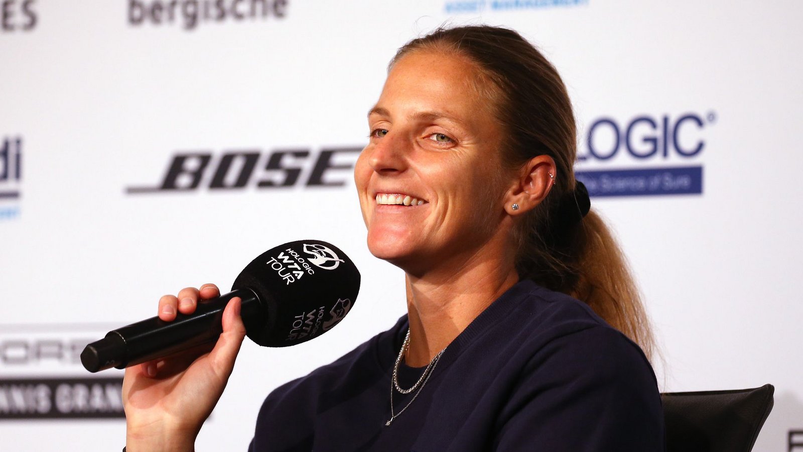 Karolina Pliskova führt beim Turnier in Stuttgart die meisten Statistiken an. Die 31-Jährige schlägt bereits zum siebten Mal in Stuttgart auf – ohne Unterbrechung. Nach der verletzungsbedingten Absage von Petra Kvitova sind Swiatek und Pliskova die Einzigen mit einem Titel in der Porsche-Arena. Die Tschechin hat von allen Teilnehmerinnen bislang auch das meiste Preisgeld eingespielt: Fast 23 Millionen Euro. Und mit 1,86 Metern ist sie auch noch die Größte.Foto: Baumann