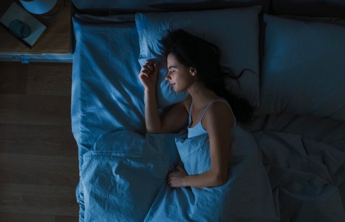 Sie können bei Hitze schlecht schlafen? Wir verraten Ihnen 20 Tipps, wie sie bei Hitze besser schlafen können.<span class='image-autor'>Foto: Gorodenkoff / Shutterstock.com</span>