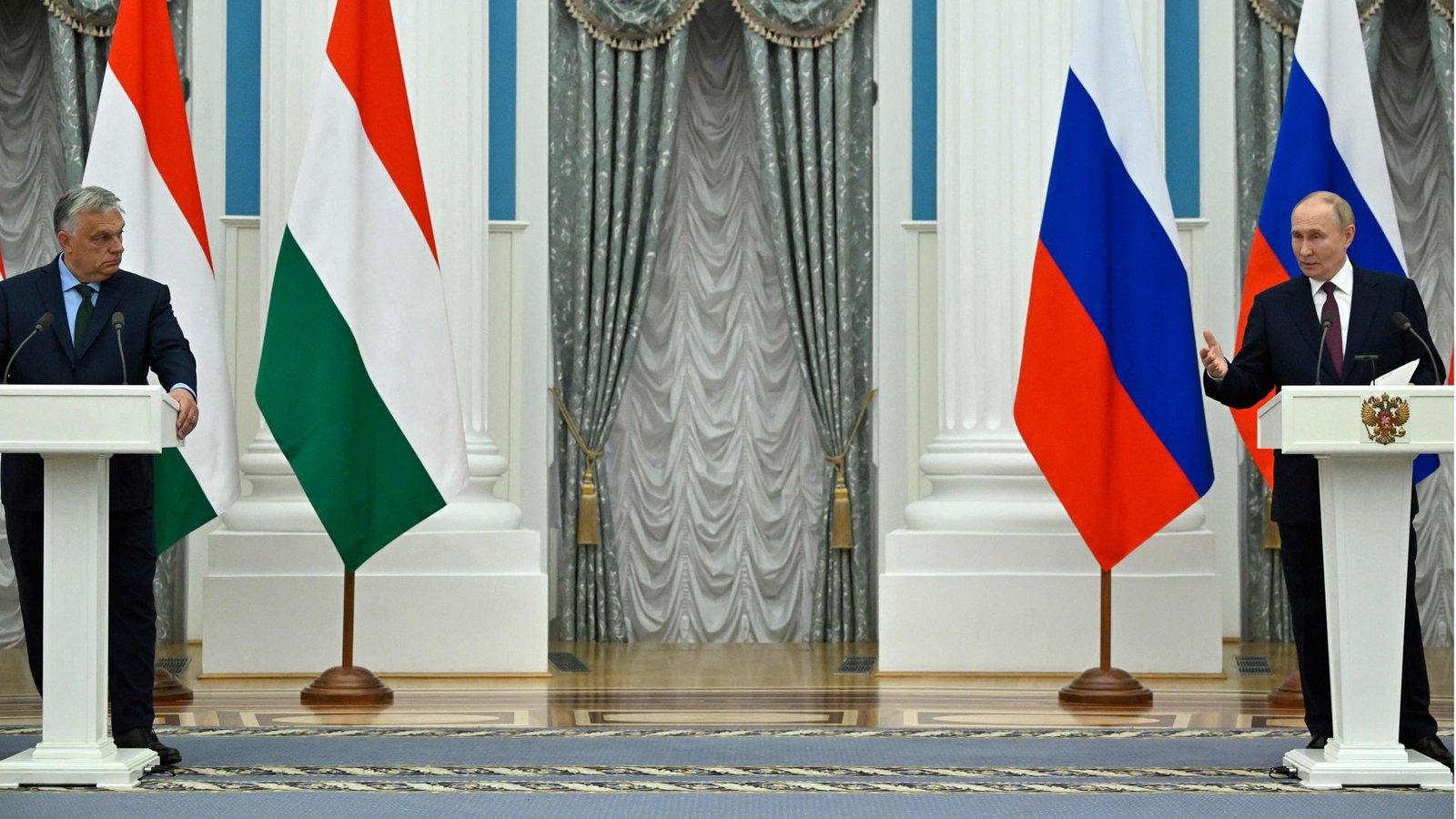 Viktor Orban (links) bei seinem Besuch bei Kremlchef Wladimir Putin. Die EU-Spitzen sind angesichts dieses Alleinganges entsetzt.Foto: AFP/ALEXANDER NEMENOV Viktor Orban (links) bei seinem Besuch bei Kremlchef Wladimir Putin. Die EU-Spitzen sind angesichts dieses Alleinganges entsetzt.Foto: AFP/ALEXANDER NEMENOV