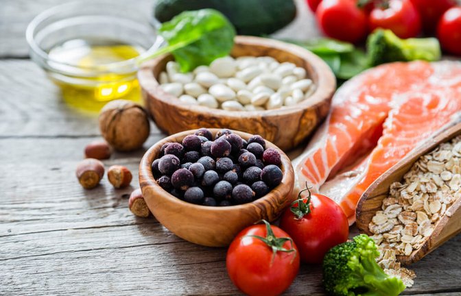 Erfahren Sie, was man für eine gesunde & ausgewogene Ernährung essen sollte. So ernährt man sich am gesündesten. (Regeln im Überblick)<span class='image-autor'>Foto: Oleksandra Naumenko / Shutterstock.com</span>