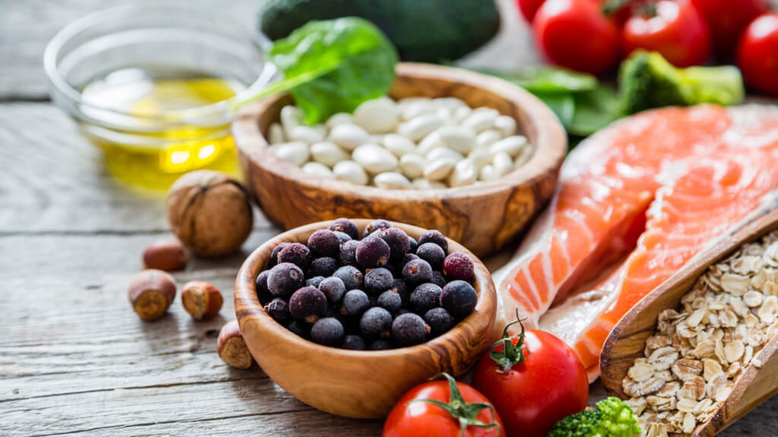 Erfahren Sie, was man für eine gesunde & ausgewogene Ernährung essen sollte. So ernährt man sich am gesündesten. (Regeln im Überblick)Foto: Oleksandra Naumenko / Shutterstock.com Erfahren Sie, was man für eine gesunde & ausgewogene Ernährung essen sollte. So ernährt man sich am gesündesten. (Regeln im Überblick)Foto: Oleksandra Naumenko / Shutterstock.com