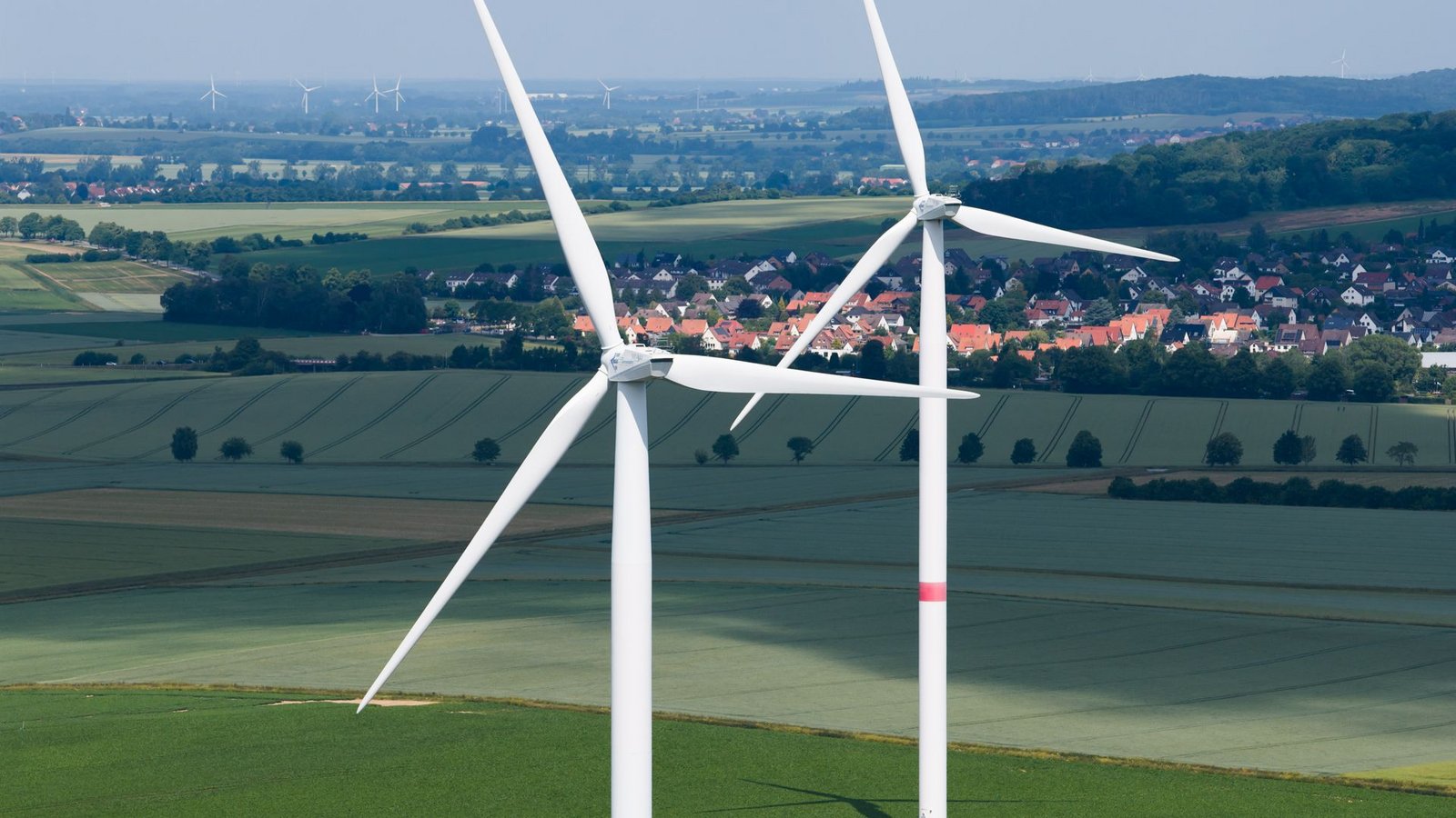 Windkraft schafft viele Arbeitsplätze. (Archivbild)Foto: Julian Stratenschulte/dpa Windkraft schafft viele Arbeitsplätze. (Archivbild)Foto: Julian Stratenschulte/dpa