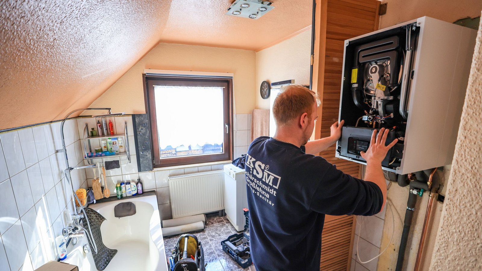 Jeder zweite Haushalt in Deutschland heizt noch mit Gas. Bei Neubauten ist dagegen mit 50 Prozent die Wärmepumpe am beliebtesten; eine Gasheizung wählen nur noch 17 Prozent.Foto: dpa/Jan Woitas Jeder zweite Haushalt in Deutschland heizt noch mit Gas. Bei Neubauten ist dagegen mit 50 Prozent die Wärmepumpe am beliebtesten; eine Gasheizung wählen nur noch 17 Prozent.Foto: dpa/Jan Woitas