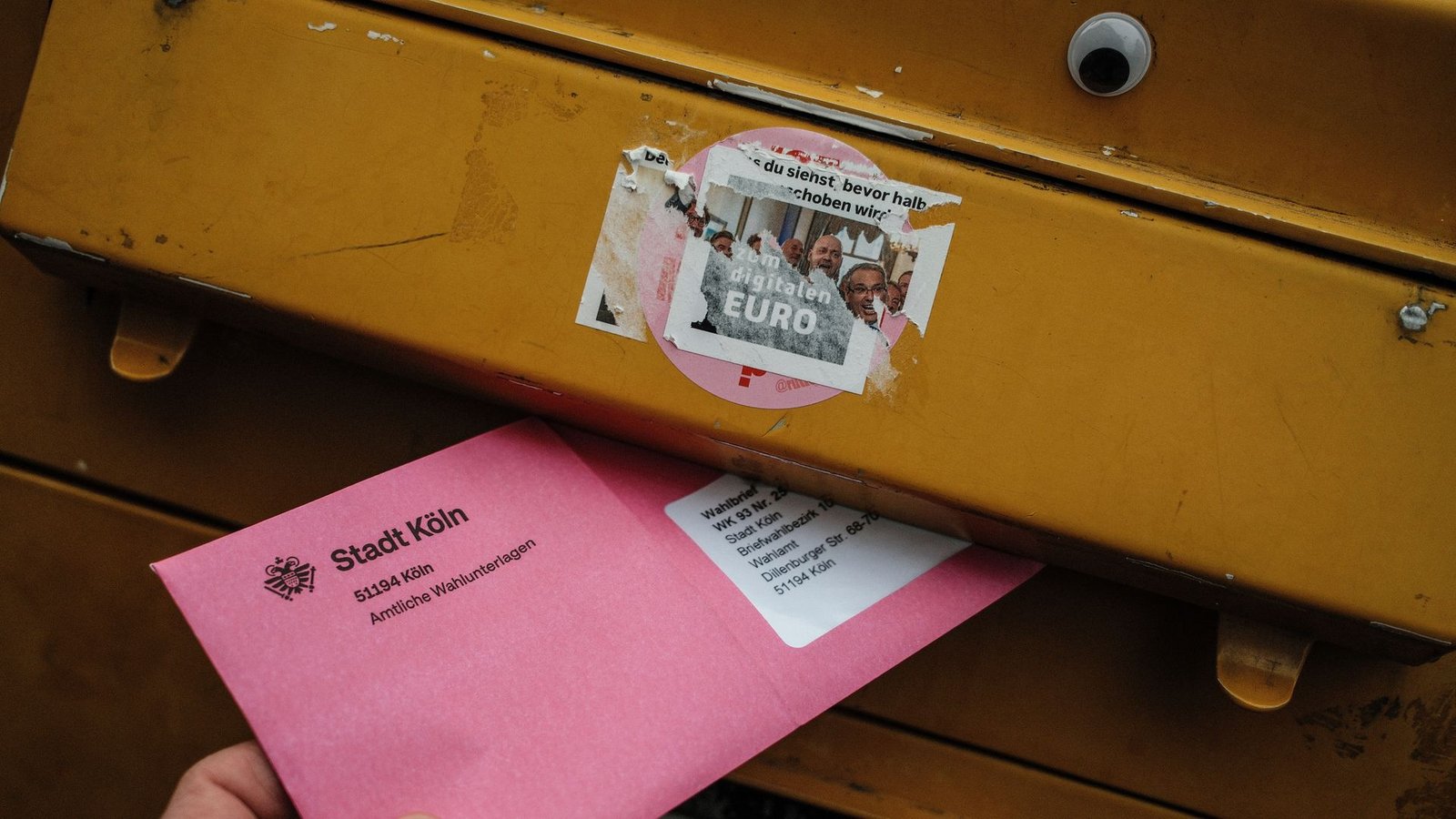Wahlbriefe sollten bis zum 20. Februar bei der Post abgegeben werden. (Archivbild)Foto: Oliver Berg/dpa