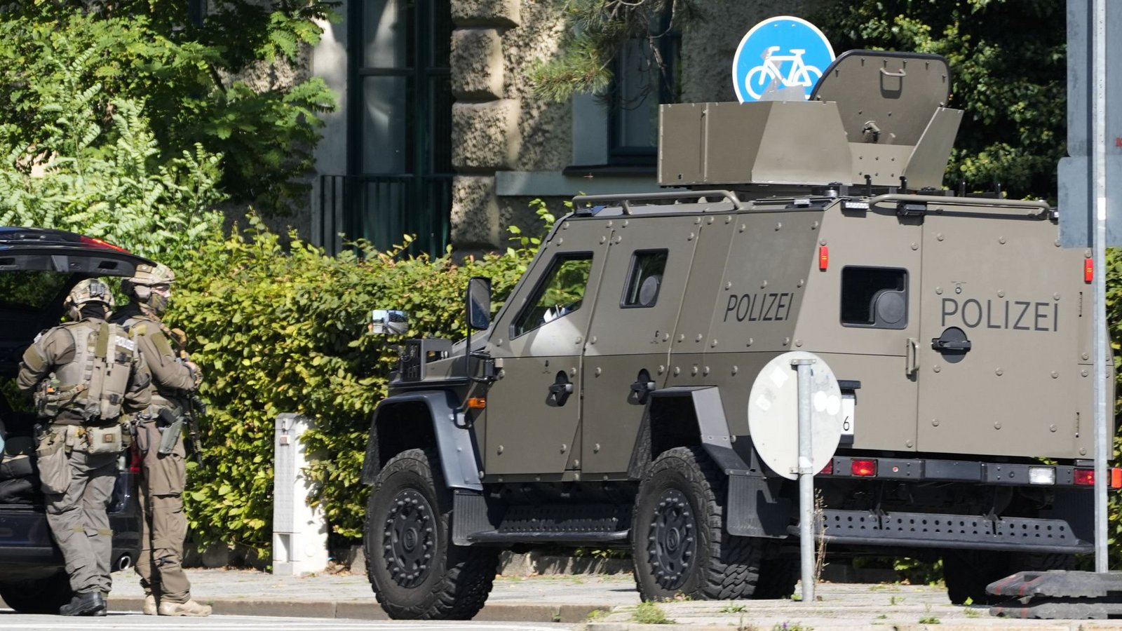 Beamte des Münchener Spezialeinsatzkommandos bereitent sich auf ihren Einsatz beim Terroranschlag vor.Foto: dpa/Matthias Schrader Beamte des Münchener Spezialeinsatzkommandos bereitent sich auf ihren Einsatz beim Terroranschlag vor.Foto: dpa/Matthias Schrader