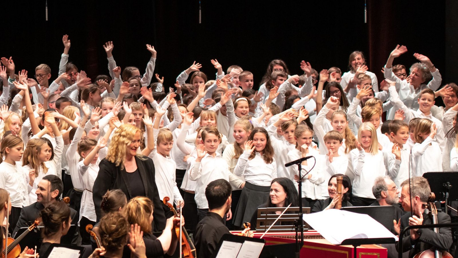 So jubelten die jungen Mitwirkenden bei der Aufführung von Haydns „Schöpfung“ im Mai diesen Jahres in Esslingen.Foto: Bachakademie/Holger Schneider