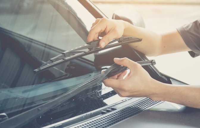 Hier erfahren Sie, wie lange Scheibenwischer in der Regel halten & wann man sie wechseln sollte. (+ Pflegetipps)<span class='image-autor'>Foto: admin_design / Shutterstock.com</span>