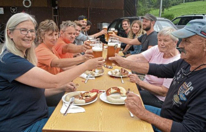 Beim Liederkranz Serres genossen Gäste ihr Weißwurstfrühstück.  Foto: Stahlfeld