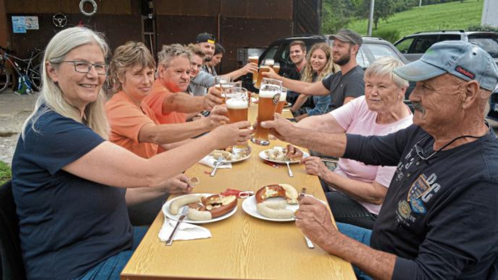 Beim Liederkranz Serres genossen Gäste ihr Weißwurstfrühstück.  Foto: Stahlfeld