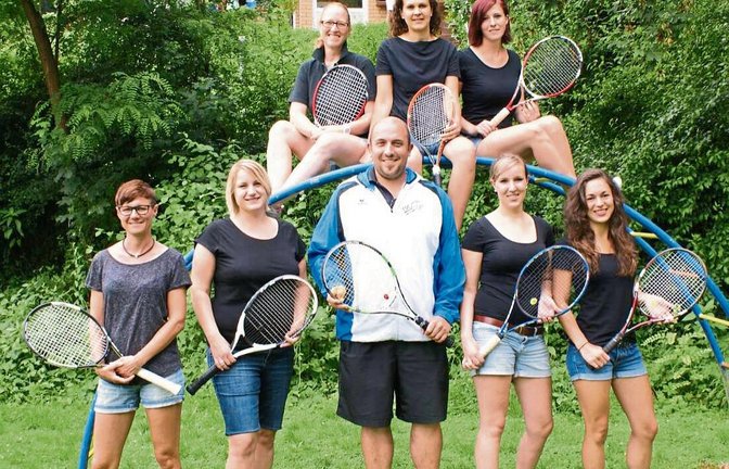 Die Meistermannschaft des TSC Vaihingen (hintere Reihe von links): Nicola von Malsen-Waldkirch, Sabrina Rehfuß und Kira Keethapongalan sowie (stehend von links) Marion Frantz, Michaela Blaeß, Trainer Jan Heidbüchel, Linda Ahner und Annkatrin Stork.  Foto: