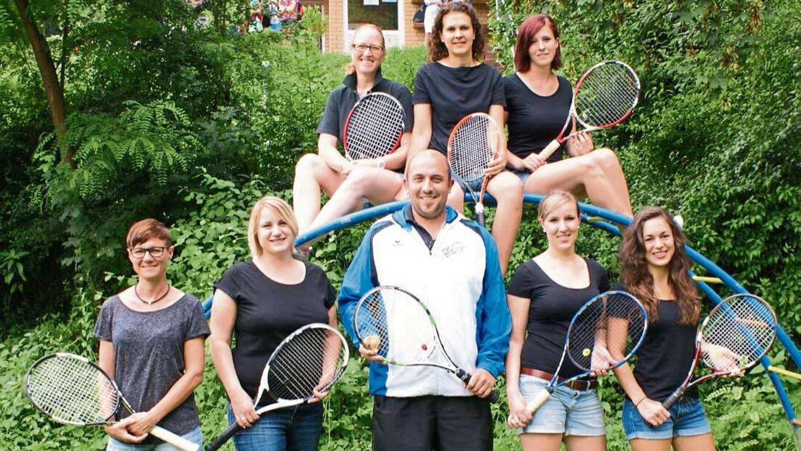 Die Meistermannschaft des TSC Vaihingen (hintere Reihe von links): Nicola von Malsen-Waldkirch, Sabrina Rehfuß und Kira Keethapongalan sowie (stehend von links) Marion Frantz, Michaela Blaeß, Trainer Jan Heidbüchel, Linda Ahner und Annkatrin Stork.  Foto: