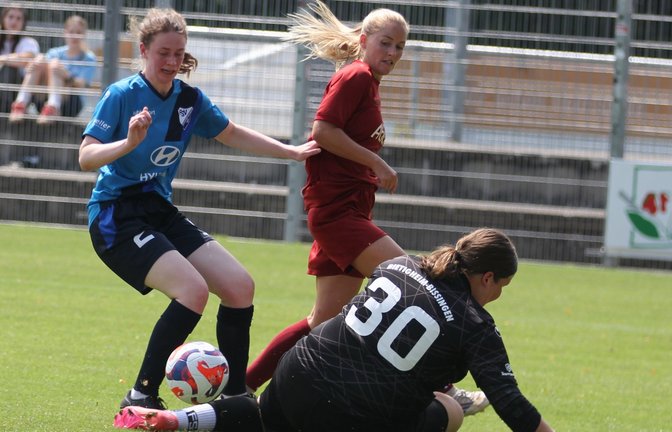 Lea Schmid scheitert in dieser Szene an der Torfrau des FSV 08 Bietigheim-Bissingen. Ein Tor hat sie nicht erzielt, dafür aber einige vorgelegt.