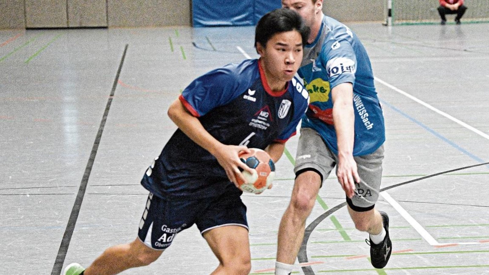 Minh-Huan Hoang (links) hat fünf Treffer zum 36:29-Sieg des TSV Oberriexingen gegen die SG Weissach im Tal beigetragen. Foto: Leitner Minh-Huan Hoang (links) hat fünf Treffer zum 36:29-Sieg des TSV Oberriexingen gegen die SG Weissach im Tal beigetragen. Foto: Leitner