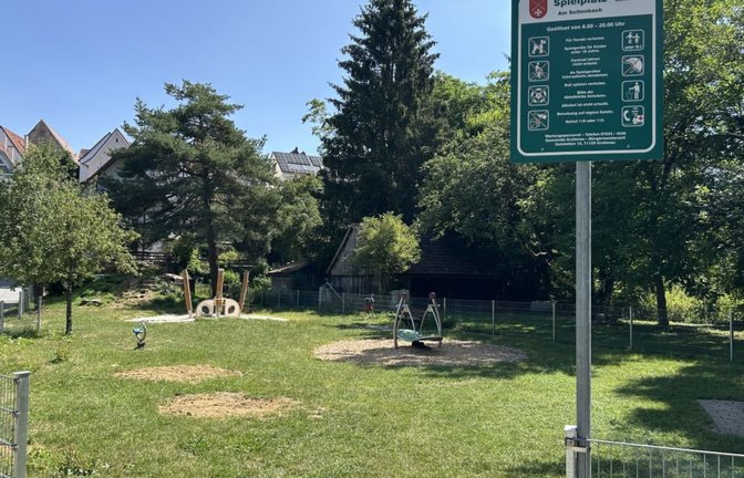 Spielplatz am Seltenbach in Döffingen: Es bleiben nur zwei kreisrunde Leerstellen, wo vorher Spielgeräte waren.<span class='image-autor'>Eddie Langner</span>