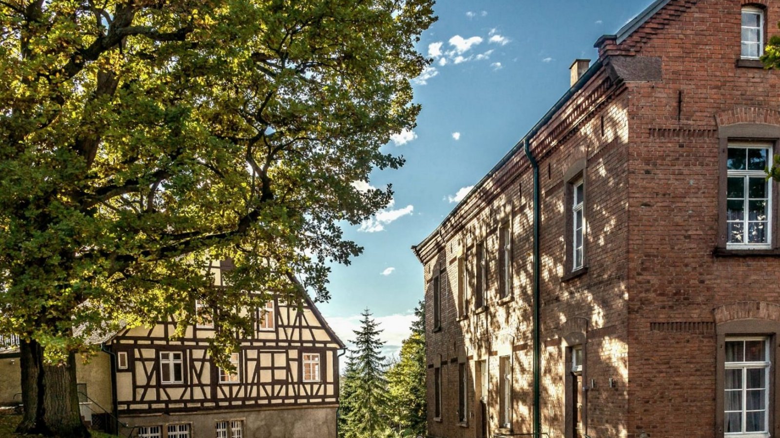 Erstmals gibt es eine Führung durch den Stadtteil Kleinglattbach mit dem historischen Hofgut in der alten Ortsmitte.  Fotos: pv
