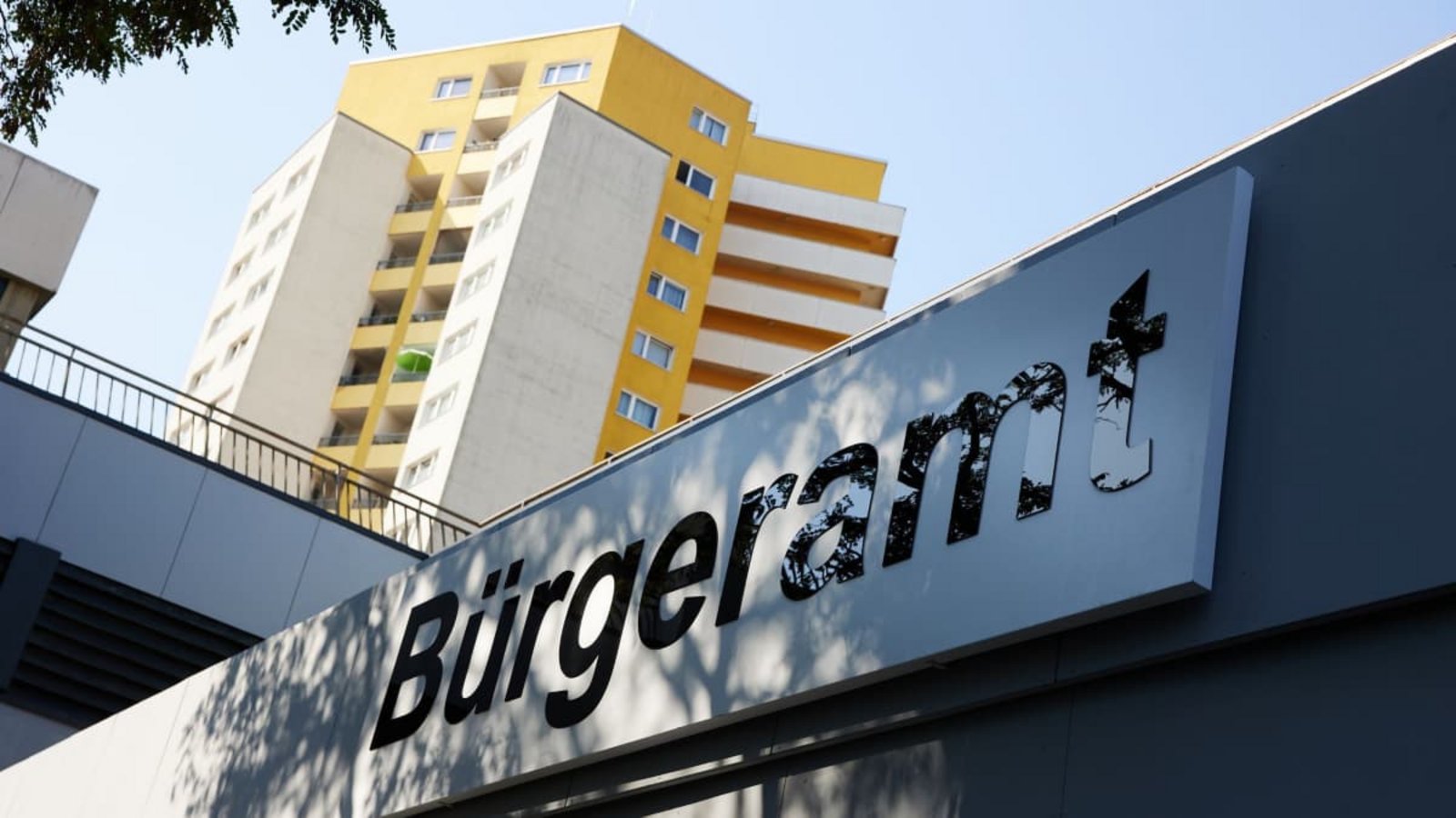 Bürgeramt oder doch Jobcenter? Viele Menschen verlieren sich im Behördendschungel, wenn es um Sozialleistungen geht. Alles aus einer Hand zu erhalten, würde helfen.Jörg Carstensen/dpa Bürgeramt oder doch Jobcenter? Viele Menschen verlieren sich im Behördendschungel, wenn es um Sozialleistungen geht. Alles aus einer Hand zu erhalten, würde helfen.Jörg Carstensen/dpa