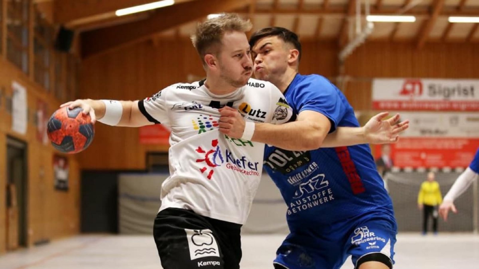 Rückraumspieler Leon Tingler (links) trägt wieder das Trikot der Habo SG.Archiv Baumann/Keppler