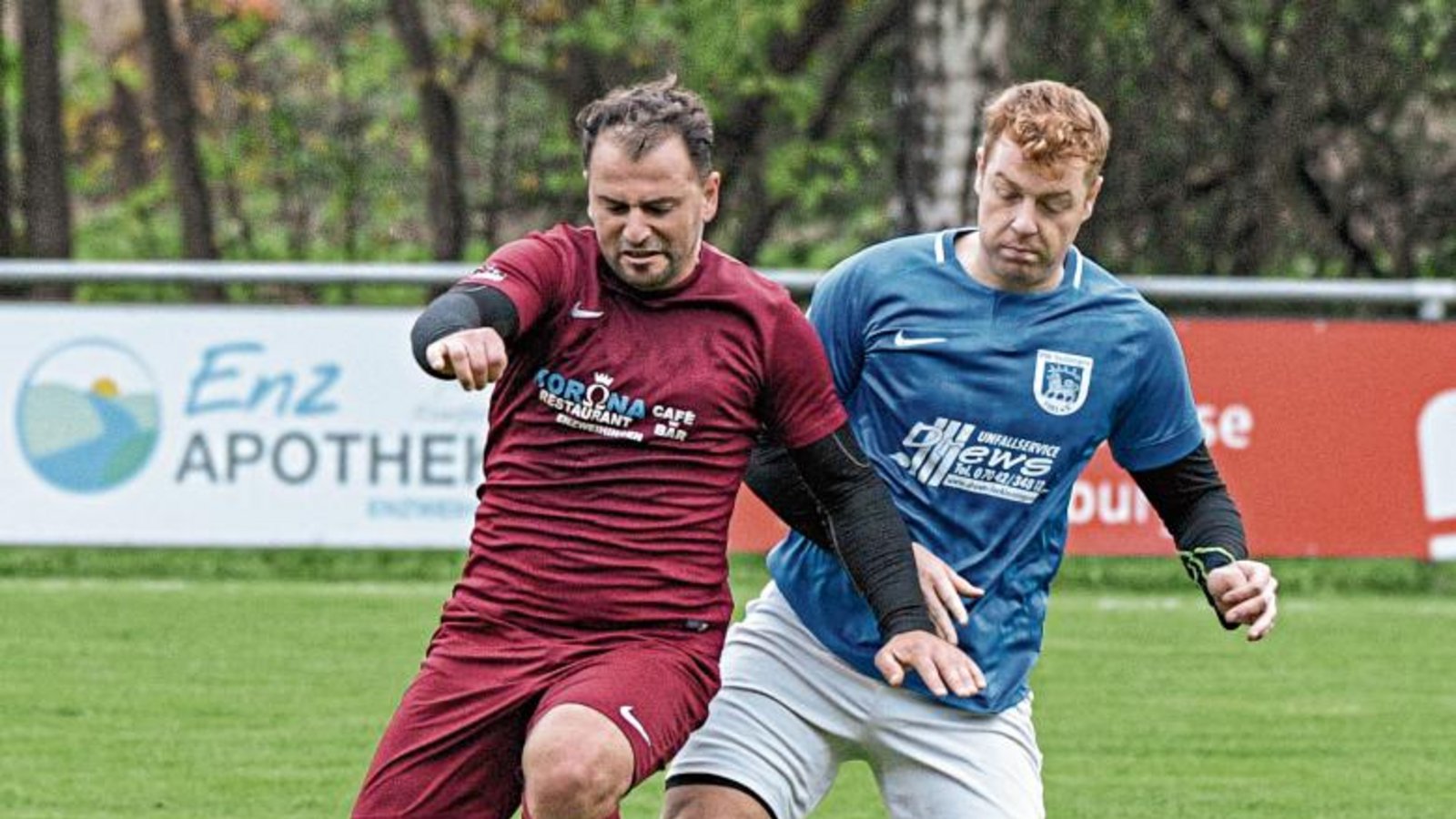 Qendrim Emini (links) ist als einer von vielen Zugängen zum TSV Enzweihingen gekommen. Doch das Team hinkt etwas den eigenen Erwartungen hinterher. Foto: Leitner