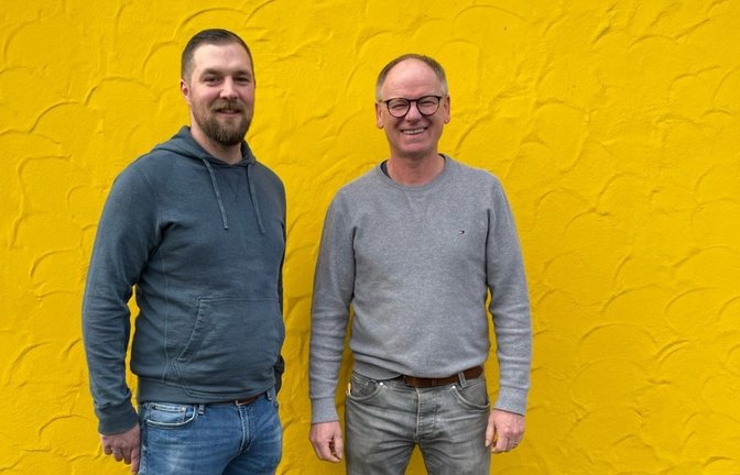 Markus Käfer (links) von Koos Malerwerkstätten aus Abstatt leitet künftig den Malerbetrieb von Armin Köhler.   Foto: p