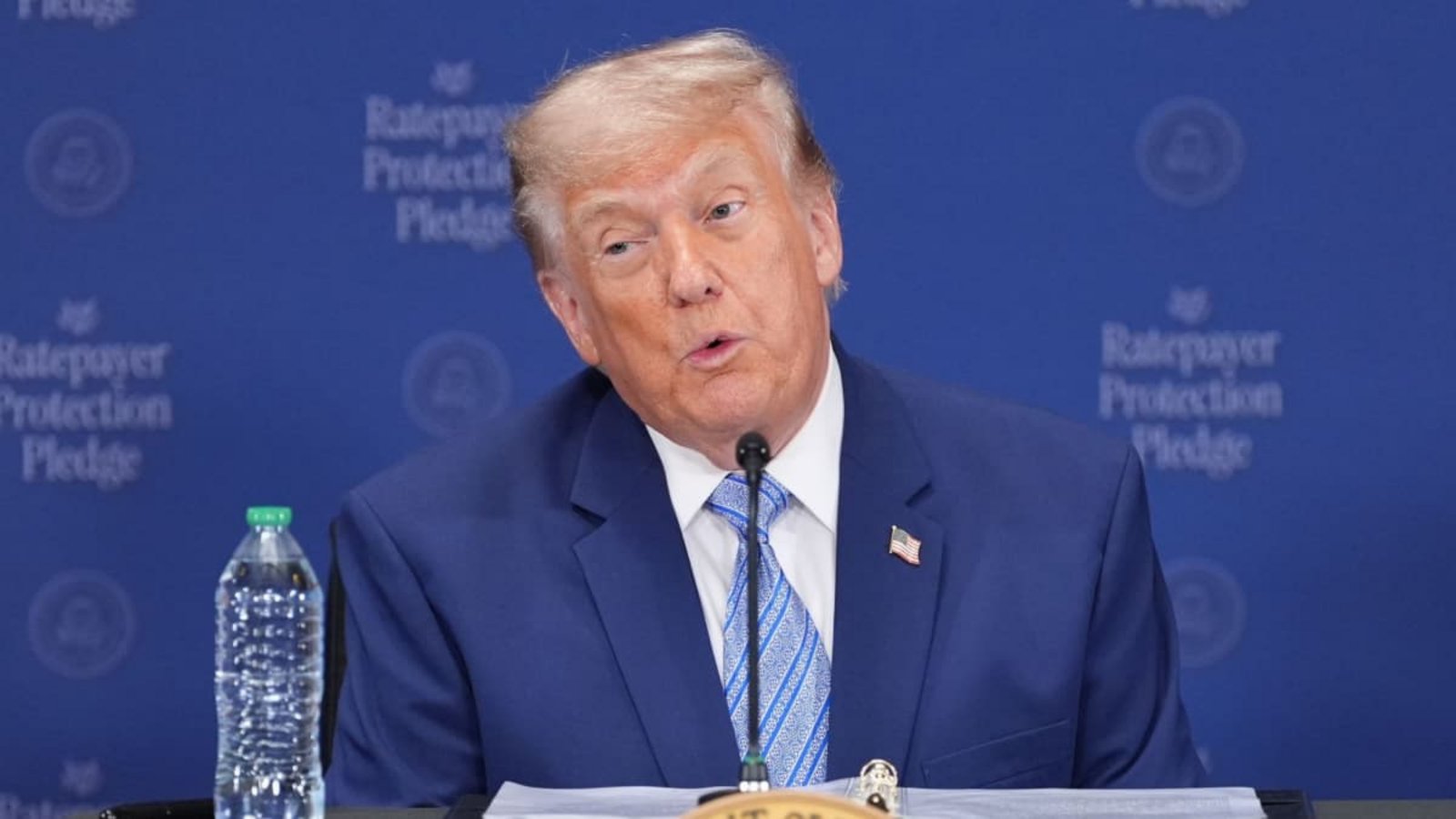 US-Präsident Donald Trump kündigt an, neue Zölle gegen Handelspartner aus 60 Ländern und der EU zu verhängen.Alex Brandon/AP/dpa US-Präsident Donald Trump kündigt an, neue Zölle gegen Handelspartner aus 60 Ländern und der EU zu verhängen.Alex Brandon/AP/dpa