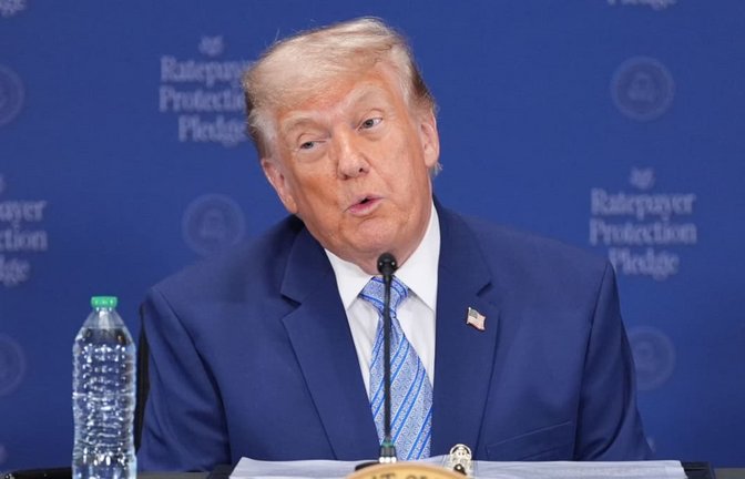 US-Präsident Donald Trump kündigt an, neue Zölle gegen Handelspartner aus 60 Ländern und der EU zu verhängen.<span class='image-autor'>Alex Brandon/AP/dpa</span>
