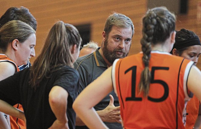Marco Alperstedt hat bis zuletzt die Frauenmannschaft der BSG gecoacht. Dabei kämpfte er mit chronischem Personalmangel. Foto: Nachreiner