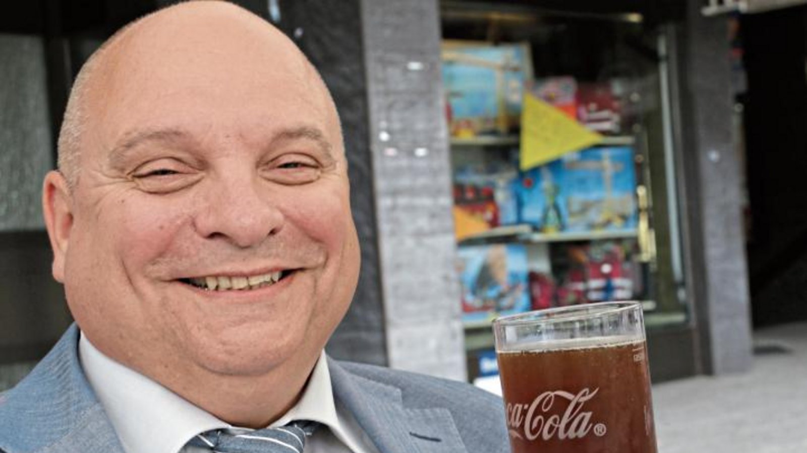 Der Sersheimer Bürgermeister Jürgen Scholz zieht das Spezi dem Viertele vor. Foto: Bögel Der Sersheimer Bürgermeister Jürgen Scholz zieht das Spezi dem Viertele vor. Foto: Bögel