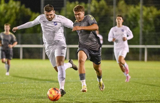 SGM Hohenhaslach Freudental (dunkler Dress) - TSV Merklingen, 07.10.2026,<br>Fußball, Männer, Bezirkspokal, Enz-Murr, Saison 2026 / 2027,<br>Kai Schopper (SGM SC Hohenhaslach/SV Freudental, #10) vs. Belmin Mehicevic (TSV Merklingen, #06), Foto: Leitner