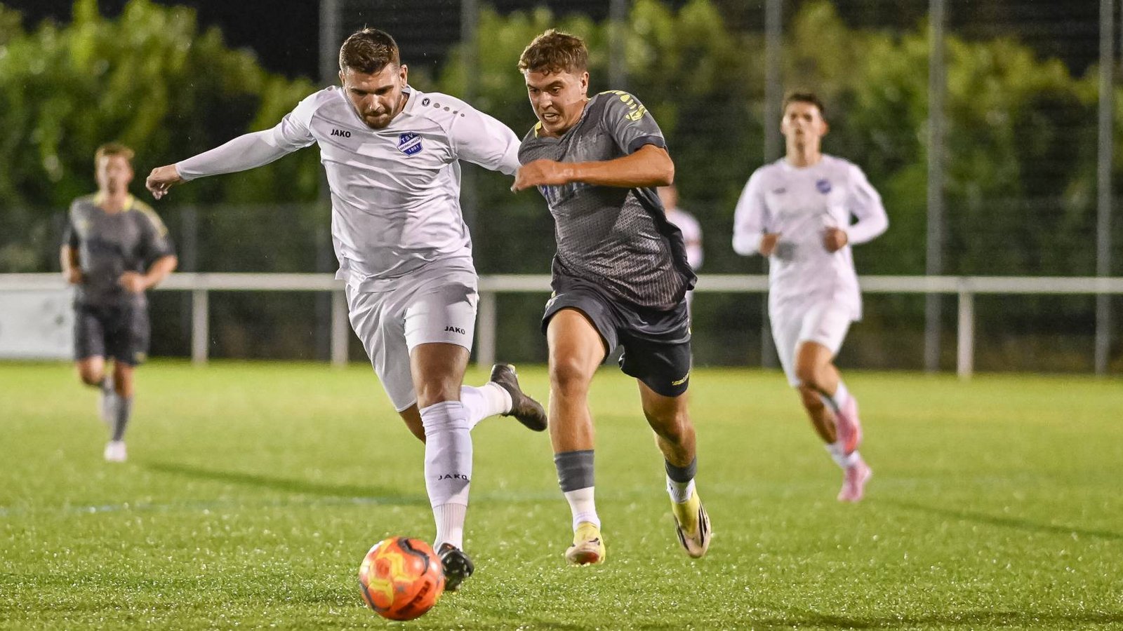 SGM Hohenhaslach Freudental (dunkler Dress) - TSV Merklingen, 07.10.2026,<br>Fußball, Männer, Bezirkspokal, Enz-Murr, Saison 2026 / 2027,<br>Kai Schopper (SGM SC Hohenhaslach/SV Freudental, #10) vs. Belmin Mehicevic (TSV Merklingen, #06), Foto: Leitner