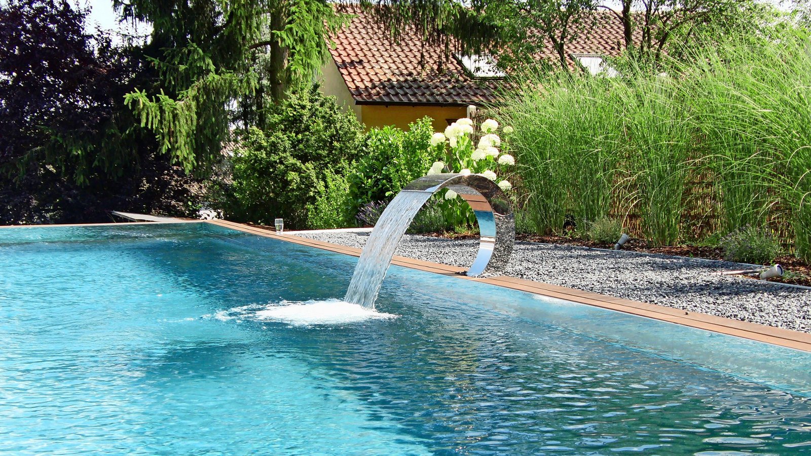 Biopools sind inzwischen sehr gefragt. Moderne Technik und Reinigungsroboter garantieren chlorfreies, kristallklares Wasser.Foto: Maute Biopools sind inzwischen sehr gefragt. Moderne Technik und Reinigungsroboter garantieren chlorfreies, kristallklares Wasser.Foto: Maute