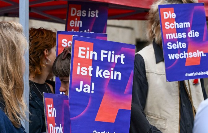 Sexuelle Handlungen sollten nach Vorstellungen von Bundesjustizministerin Hubig nur bei ausdrücklicher Zustimmung als einvernehmlich gelten - nach dem Prinzip "Nur Ja heißt Ja".<span class='image-autor'>Foto: Jens Kalaene/dpa</span>