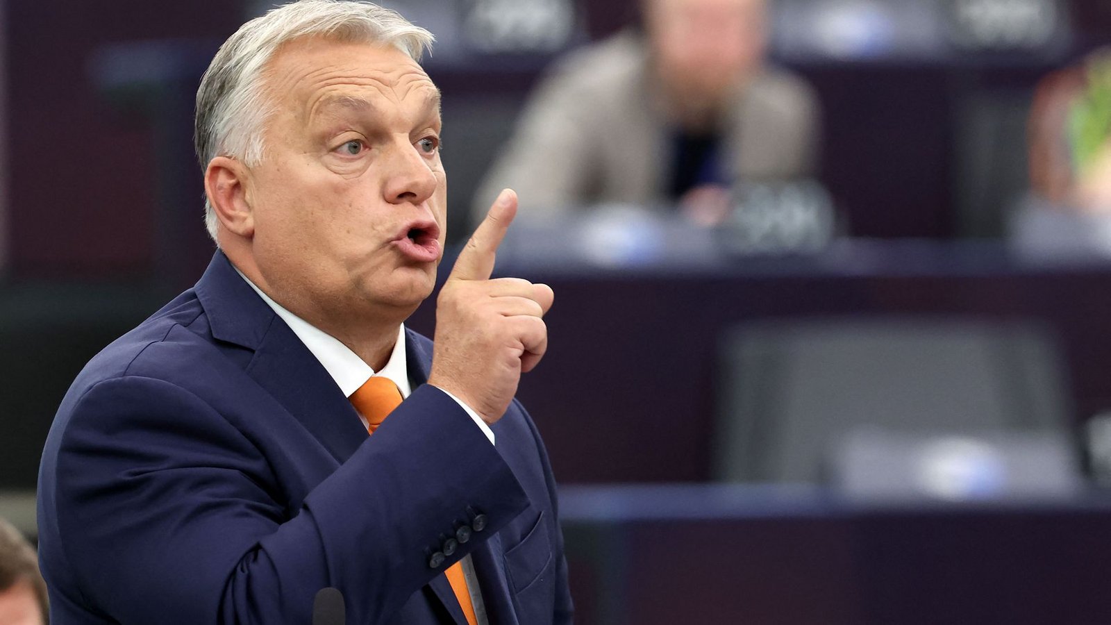 Viktor Orban muss sich im EU-Parlament gegen die Vorwürfe der Abgeordneten wehten – das tut er auch mit Schlägen unter die Gürtellinie.Foto: AFP/FREDERICK FLORIN Viktor Orban muss sich im EU-Parlament gegen die Vorwürfe der Abgeordneten wehten – das tut er auch mit Schlägen unter die Gürtellinie.Foto: AFP/FREDERICK FLORIN