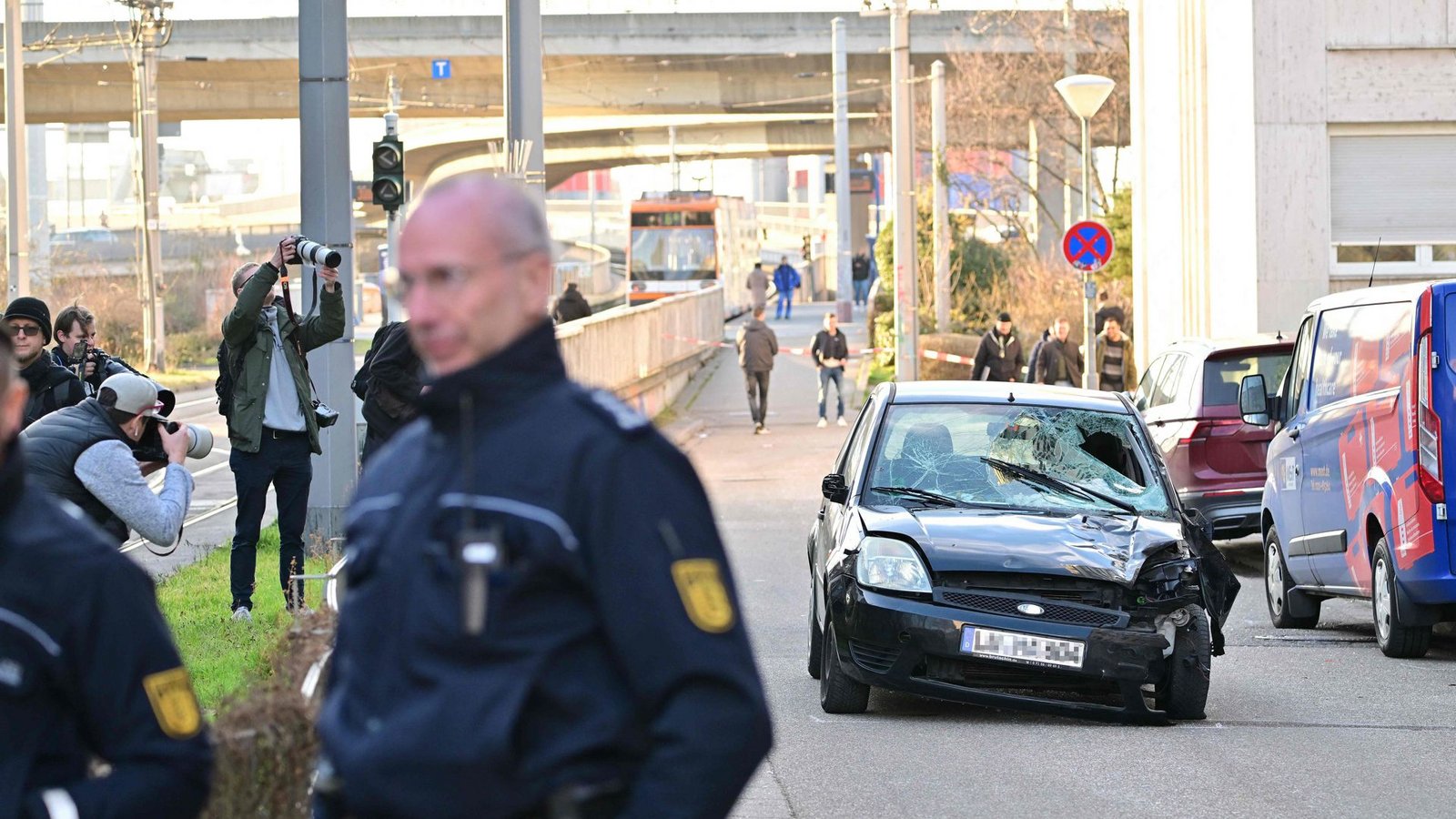 Die Ermittlungen nach der Todesfahrt in Mannheim dauern an.Foto: AFP/THOMAS LOHNES Die Ermittlungen nach der Todesfahrt in Mannheim dauern an.Foto: AFP/THOMAS LOHNES