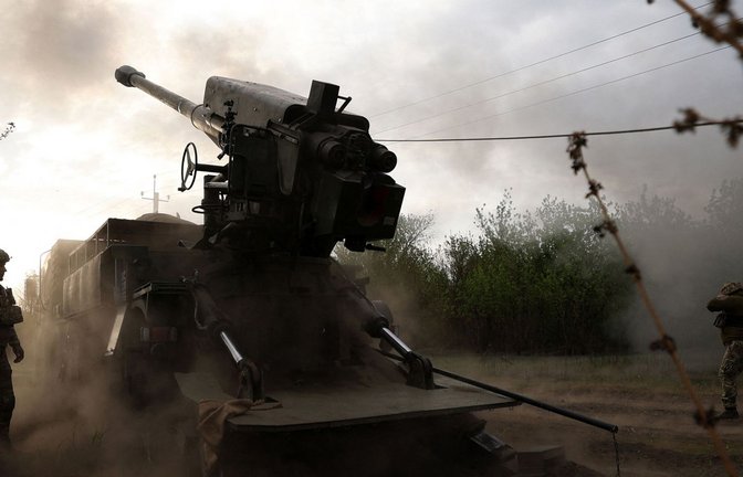 Besonders Artilleriegranaten werden bei den ukrainischen Streitkräften dringend gebraucht.<span class='image-autor'>Foto: AFP/ANATOLII STEPANOV</span>