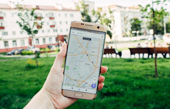 Mit Google Maps finden Sie nicht nur den Weg, sondern auch Restaurant-Empfehlungen und Co.<span class='image-autor'>Foto: Allmy / shutterstock.com</span>