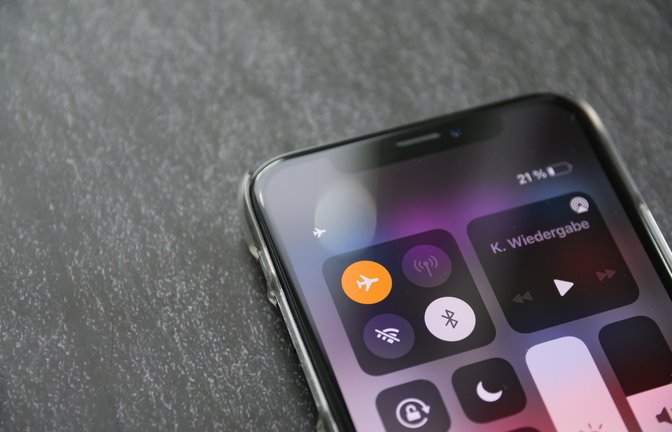 Stellt sich das Handy im Flugmodus automatisch um?<span class='image-autor'>Foto: Camilo Concha / shutterstock.com</span>