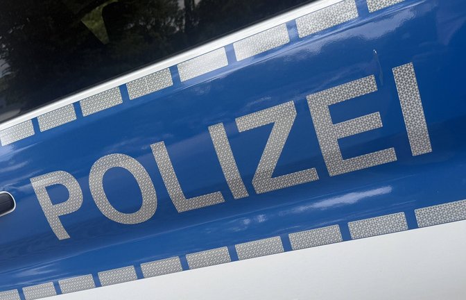 Die Polizei sucht Zeugen des Unfalls. (Symbolbild)<span class='image-autor'>Foto: IMAGO/mix1/IMAGO/mix1</span>