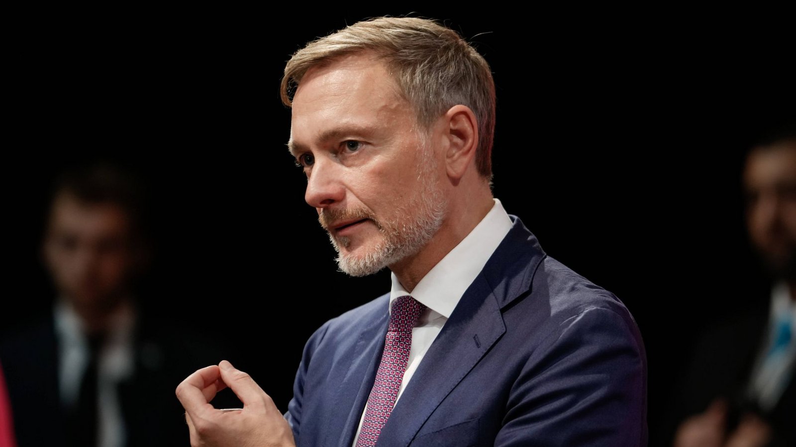 Setzt zur Belebung der Wirtschaft auf niedrigere Steuern und weniger Vorschriften: FDP-Chef Christian Lindner.Foto: IMAGO/Political-Moments