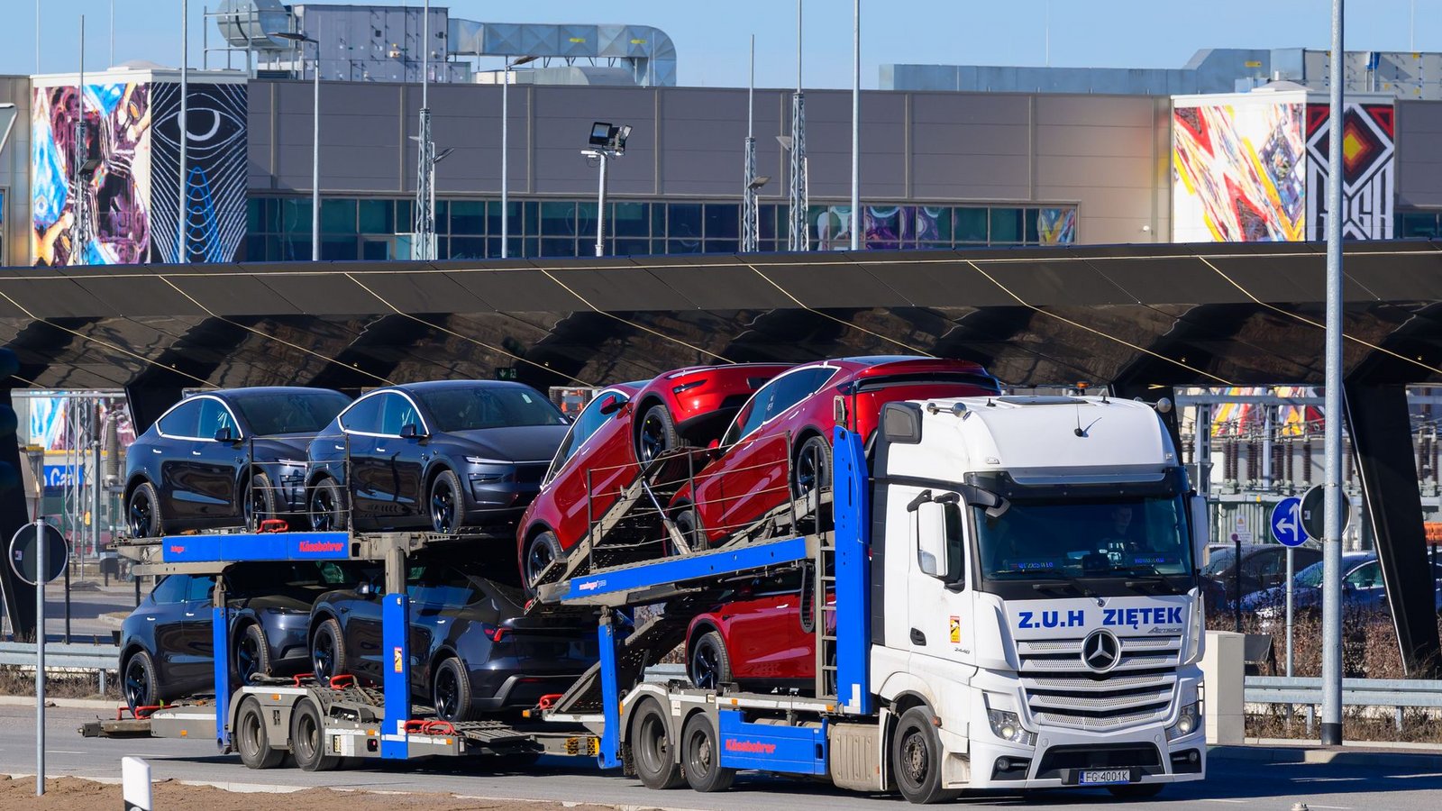Tesla schaffte im ersten Vierteljahr ein Absatzplus im Vergleich zu einem schwachen Vorjahresquartal. (Archivbild)Foto: Patrick Pleul/dpa