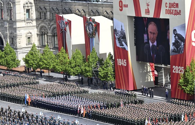 Viele  Einheiten russischer Soldaten nahmen an der Militärparade durch das Moskauer Stadtzentrum zum Gedenken an das Ende des Zweiten Weltkriegs vor 80 Jahren teil.<span class='image-autor'>Foto: Maxim Bogovid/Photo host agency</span>