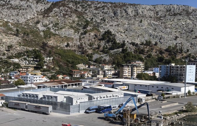 Das Aufnahmezentrum für Migranten im Nordwesten Albaniens<span class='image-autor'>Foto: dpa/Vlasov Sulaj</span>