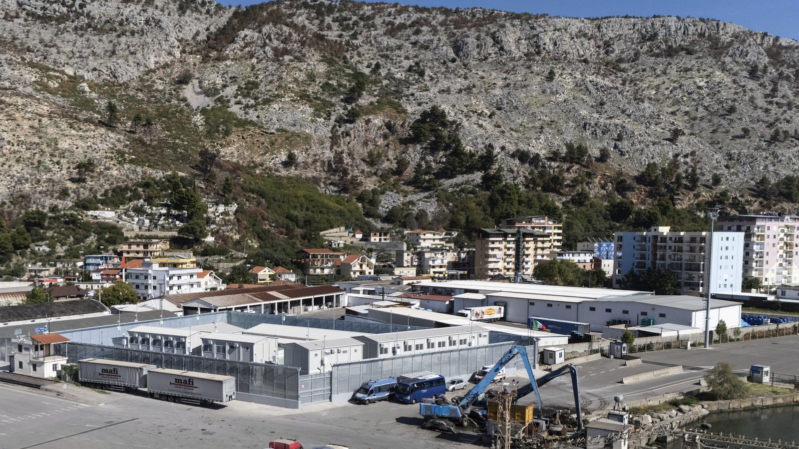 Das Aufnahmezentrum für Migranten im Nordwesten AlbaniensFoto: dpa/Vlasov Sulaj Das Aufnahmezentrum für Migranten im Nordwesten AlbaniensFoto: dpa/Vlasov Sulaj