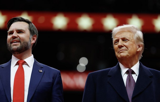 Ohne eigenes Zutun freuen sich JD Vance (links) und Donald Trump über Millionen neue Follower auf den Meta-Plattformen.<span class='image-autor'>Foto: IMAGO/Newscom / AdMedia/IMAGO/CNP/AdMedia</span>
