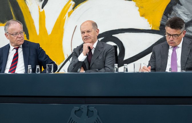 Nicht in allen Punkten fanden Bund und Länder zusammen: Stephan Weil (v.li.), Olaf Scholz und Boris Rhein.<span class='image-autor'>Foto: dpa/Hannes P Albert</span>