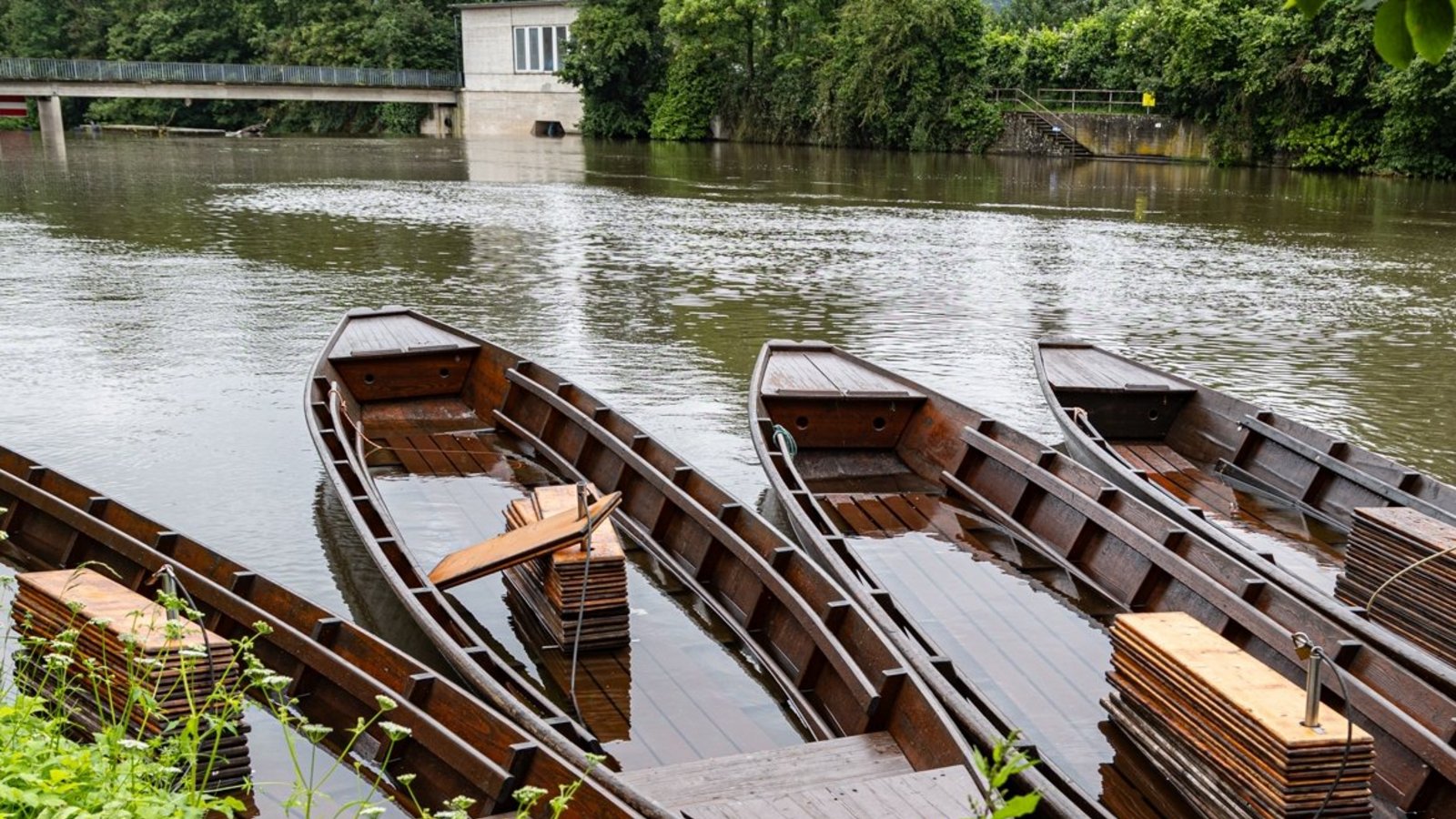 Die Fahrten mit den Stocherkähnen auf der Enz mussten abgesagt werden. Foto: Rösner