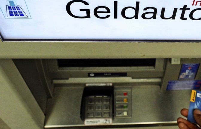 Die Stiftung Warentest zieht die Kostengrenze für ein günstiges Girokonto nach einem Test hunderter Angebote bei 60 Euro (Symbolfoto).<span class='image-autor'>dpa</span>