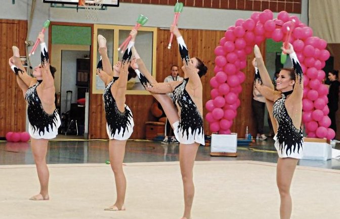 Rebecca Grimml, Sabrina Götz, Julia Weh und Jasmin Geske (von links) bei der Kür.  Foto: privat